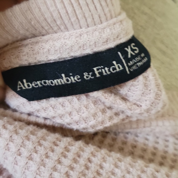 A&F long sleeve crop top - Picture 3 of 3